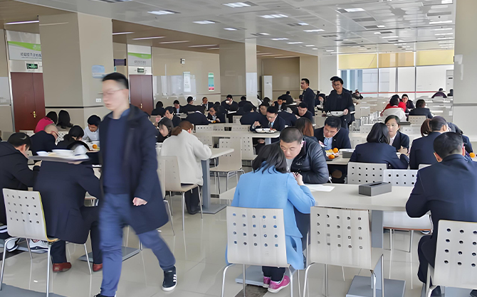 企業(yè)食堂就餐現(xiàn)場圖片