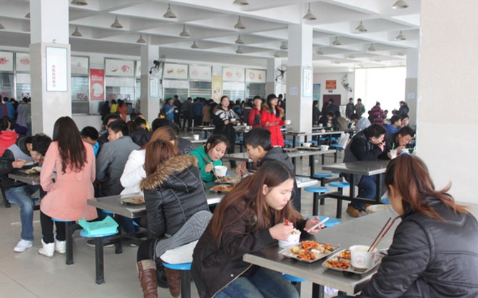 湖里學校師生食堂午餐現場圖片