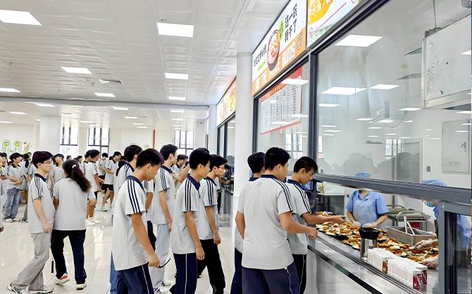 企業食堂承包,學校食堂師生排隊就餐現場環境圖片